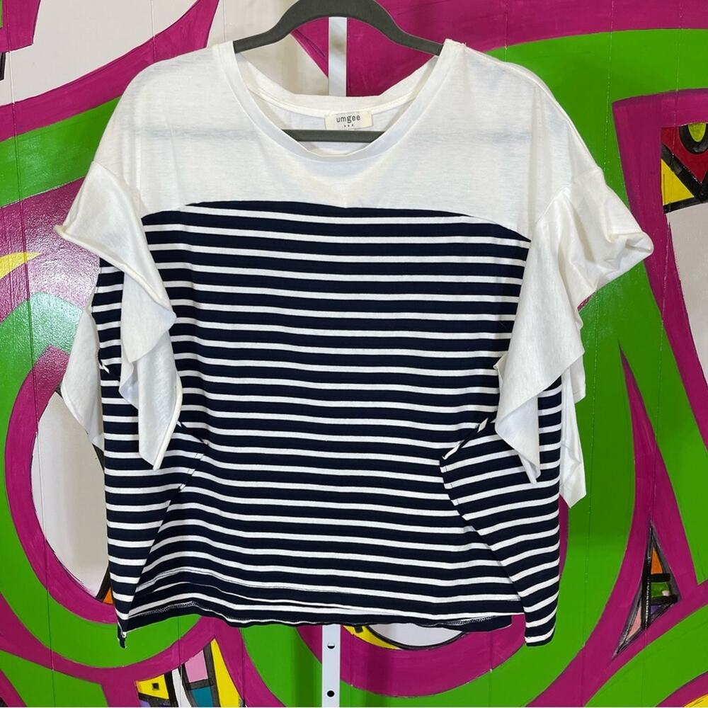 umgee usa, Striped Top with Ruffle Shoulder. Size Medium. Excellent condition!